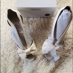 David Bridal Ivory Bow Tie Heels 👠